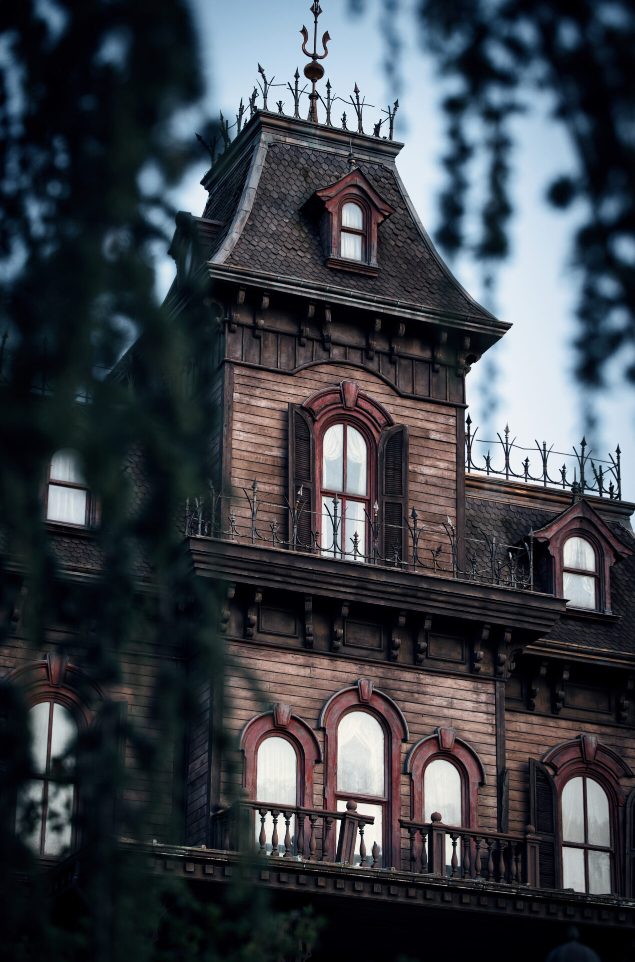 Disneyland Paris Phantom Manor Frontierland Haunted Mansion Haunted House Dark House Ghosts