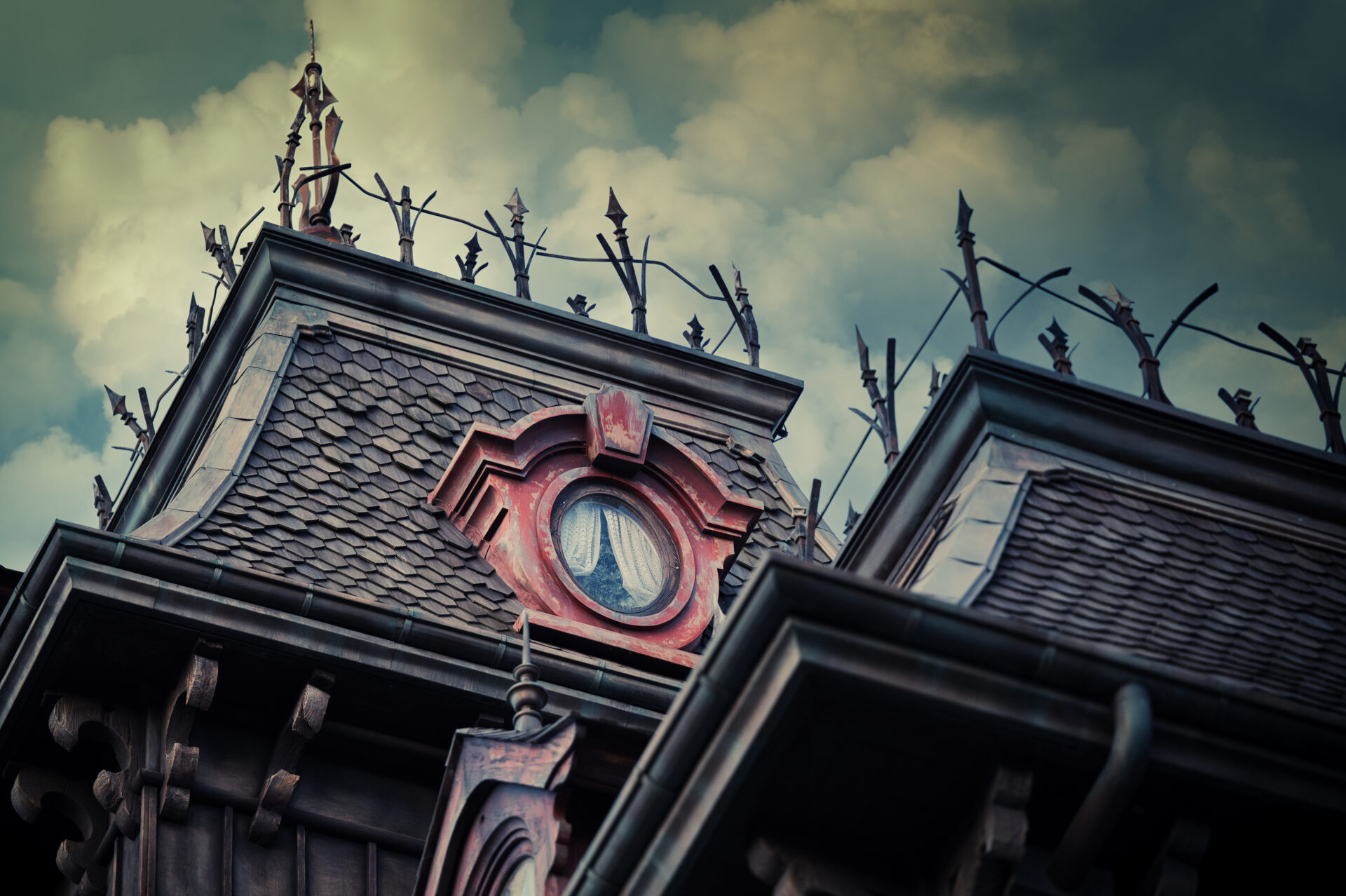 Disneyland Paris Phantom Manor Frontierland Haunted Mansion Haunted House Window Top Floor