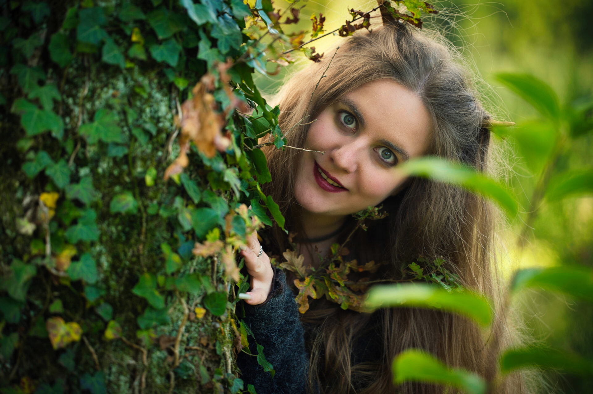 Elvya Dulcimer forest witch Elf Hobbit fantasy Musician Artist Liesbeth