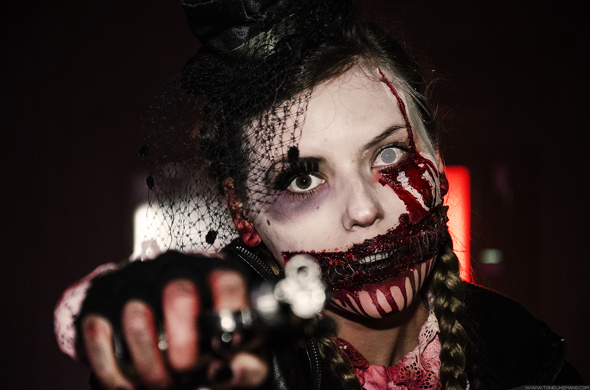 Halloween Moviepark Germany MPG horrorfest make up monster western cowboy zombie pistol ghoul trick or treat ghost 9