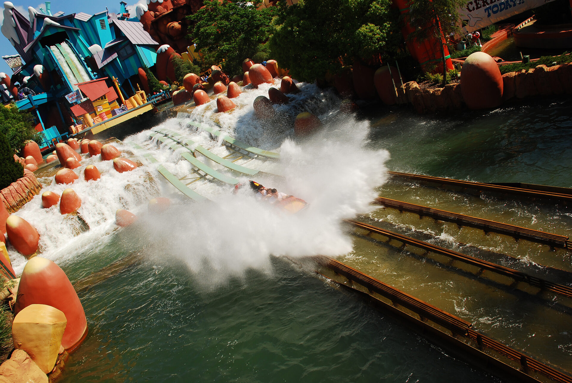 Universal Studios Islands of Adventure Dudley Do Rights Ripsaw Falls drop Water Ride Flume amusement park themepark 04