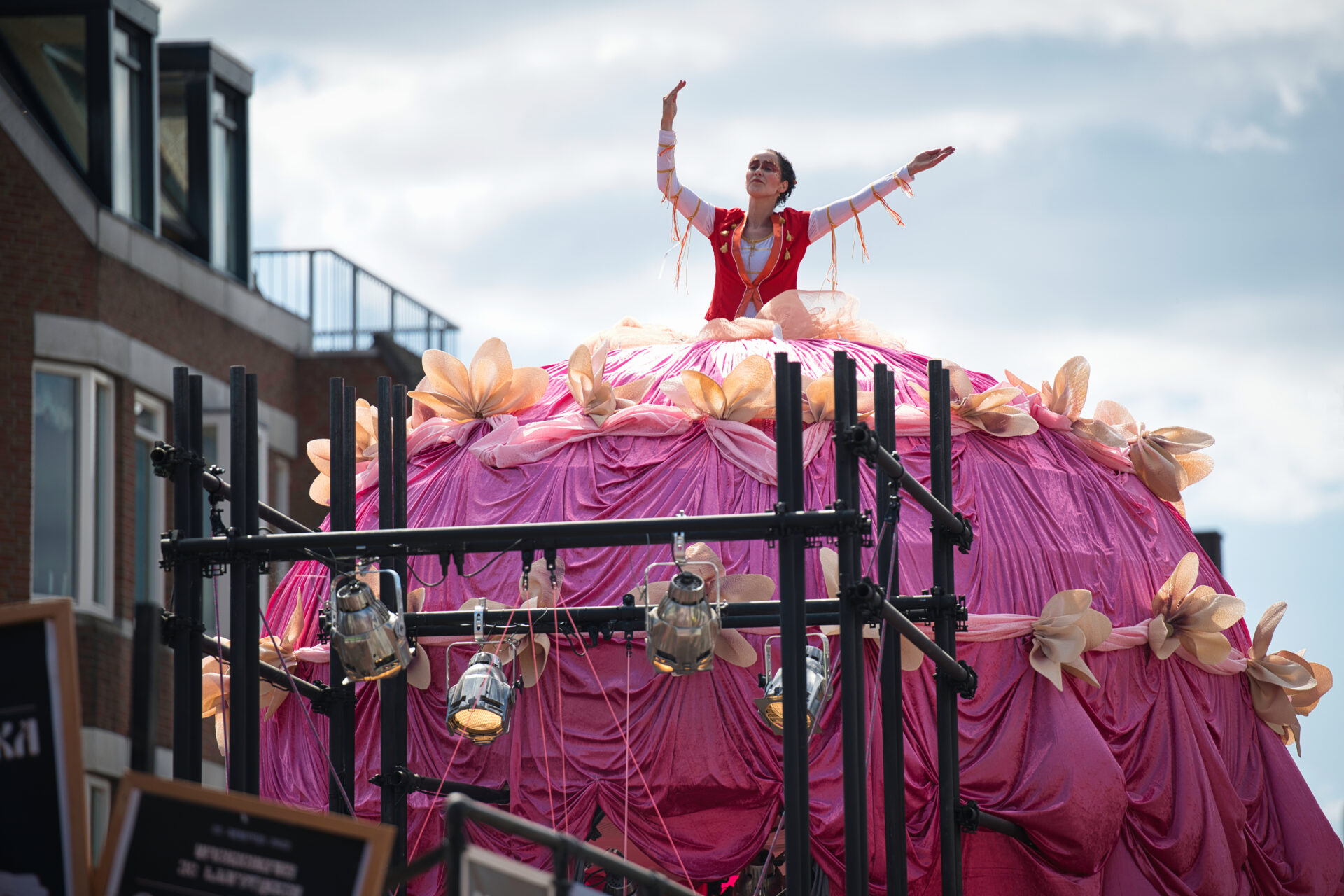brabantsedag Heeze Circus dance pink high dress